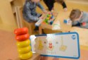 MASTERKIDZ Duża Drewniana Nawlekanka Sznurowanka Karty w pudełku Montessori Masterkidz