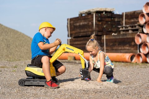 FALK Koparka Komatsu Obrotowa Łopata + Kask FALK FALK Koparka Komatsu Obrotowa Łopata + Kask FALK