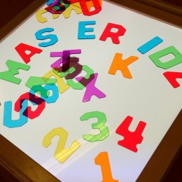 MASTERKIDZ Panel Skrzynia LED Sensoryczna + Zestaw Akcesoriów Masterkidz