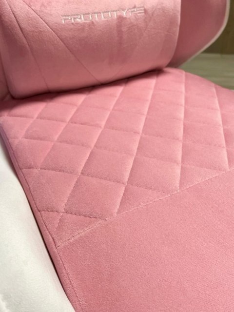Fotel obrotowy gamingowy XL POKER PRO PINK + WHITE ALCANTARA Prototype Fotel obrotowy gamingowy XL POKER PRO PINK + WHITE ALCANTARA Prototype